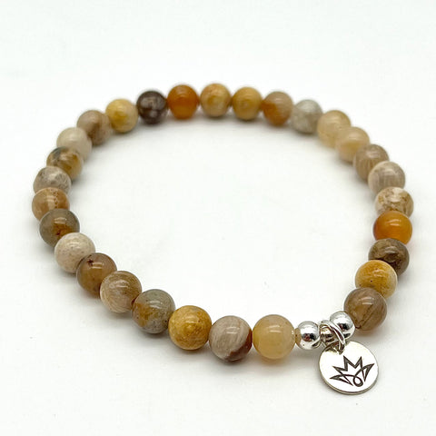 Armband aus versteinerter Koralle