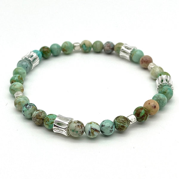 Armband aus hellem Türkis