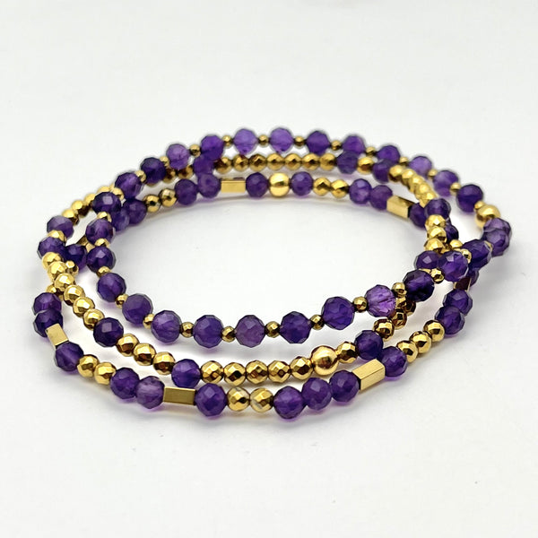 Armband-Set aus Amethyst und goldenen Details