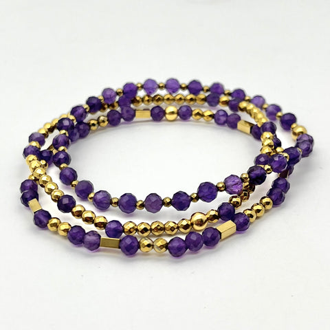 Armband-Set aus Amethyst und goldenen Details
