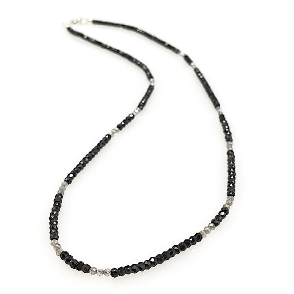 Edelsteinhalskette aus Spinell und Labradorith