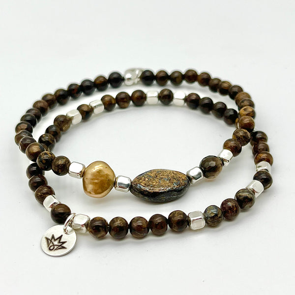 Bronzit-Armband mit Perle und Rauchquarz