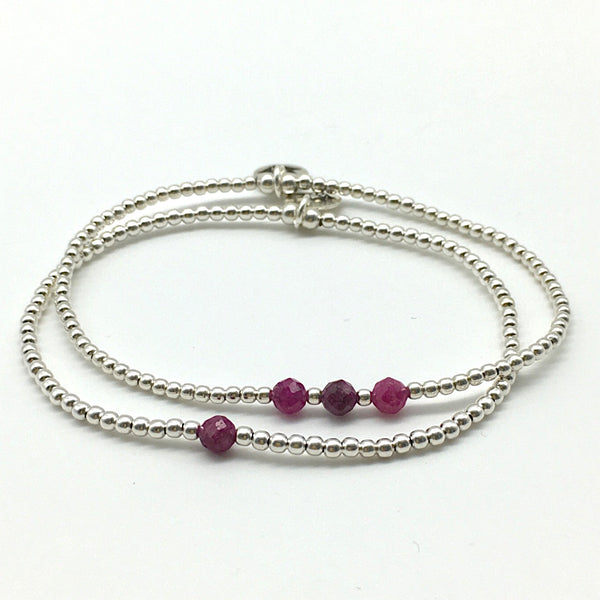 Kugelarmband aus 925 Silber und Rubin