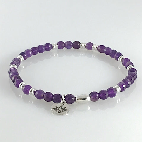 Edelsteinarmband aus facettierten Amethyst Steinen