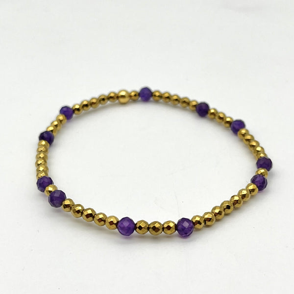 Armband-Set aus Amethyst und goldenen Details