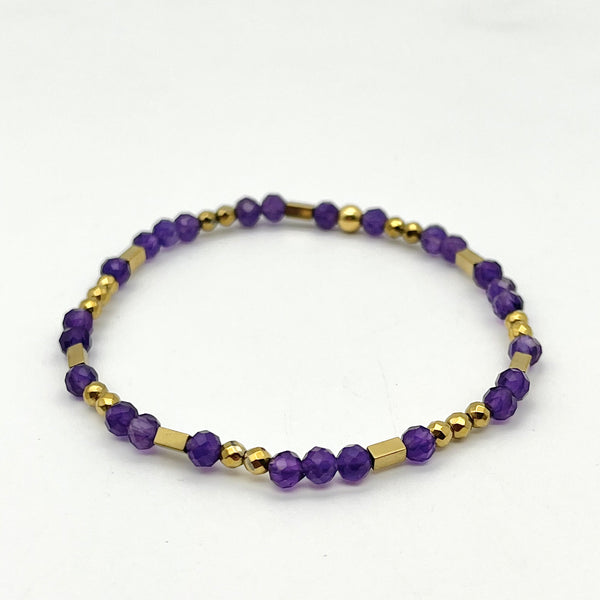 Armband-Set aus Amethyst und goldenen Details